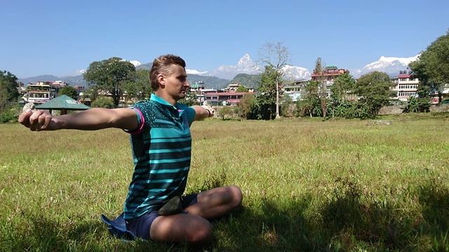 Йога с камнями - 02 - Урок 1 сидя, без бандх. Базовые практики смотреть онлайн