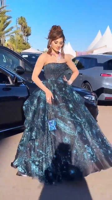 Urvashi Rautela wear 25 crore necklace in Cannes Festival