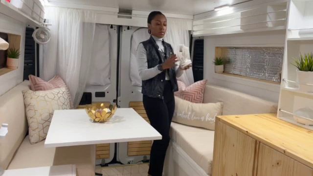 Adorable Self-Built Tiny House on Wheels смотреть онлайн