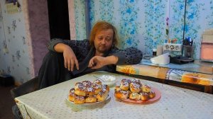 Деревня Кормлю животных Починили ласточку Василича Пробуем с мамой булочки на кухне ПОДВАЛ ИЛЬИЧА