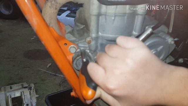 How to change your oil on a KTM freeride 350 смотреть онлайн