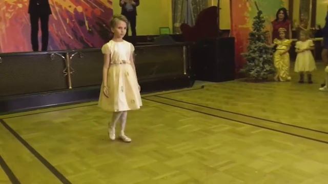 Diamond Kids models defile in METROPOL hotel смотреть онлайн