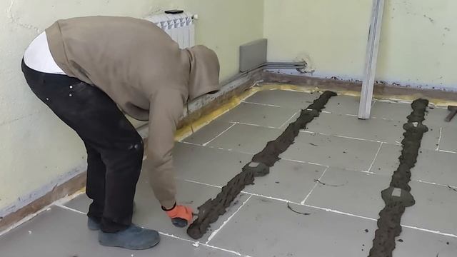 Floor insulation in a private house. Free beacons. Screed on lighthouses смотреть онлайн