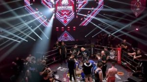 Фару после боя унесли на носилках