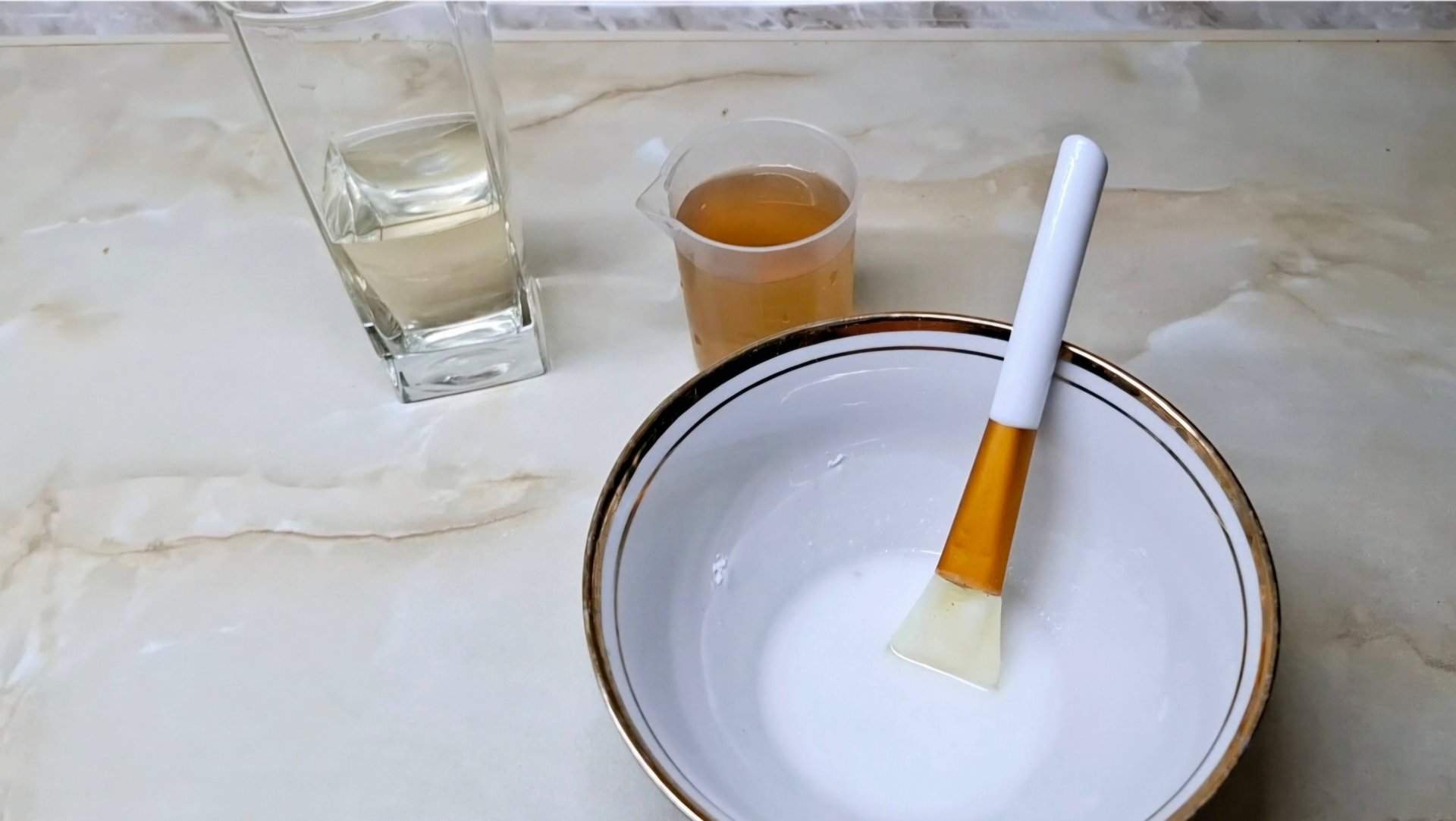 Тёмные пятна на коже исчезнут.Кожа лица будет гладкая без морщин и тёмных пятен. смотреть онлайн