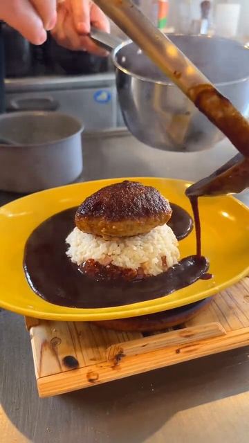 Hamburger Omelet Rice With Demi-glace! The Best Combination Of Soft-boiled Omelet And Hamburg Steak