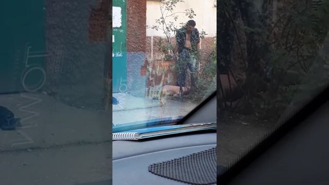 Пьяный летит с балкона смотреть онлайн