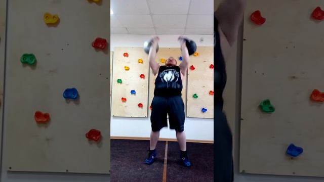 Парный швунг гирек, суммарный вес 102 кг, на 12 повторений! смотреть онлайн