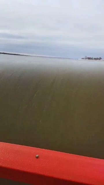 Мощный перелив воды в Сергеевском водохранилище! 7 апреля 2024 г. ( видео не мое! )