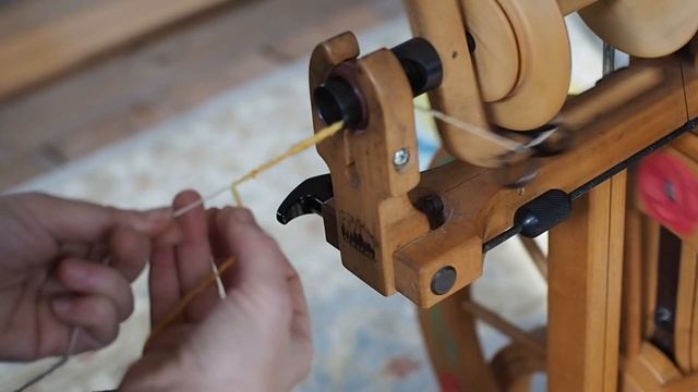 Coil Spinning Yarn and Wire - Tutorial - Beehive Yarn смотреть онлайн