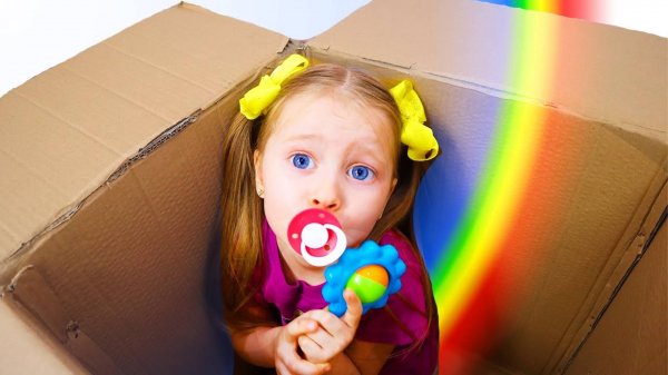 Милана и веселые соревнования с маленькой сестрёнкой