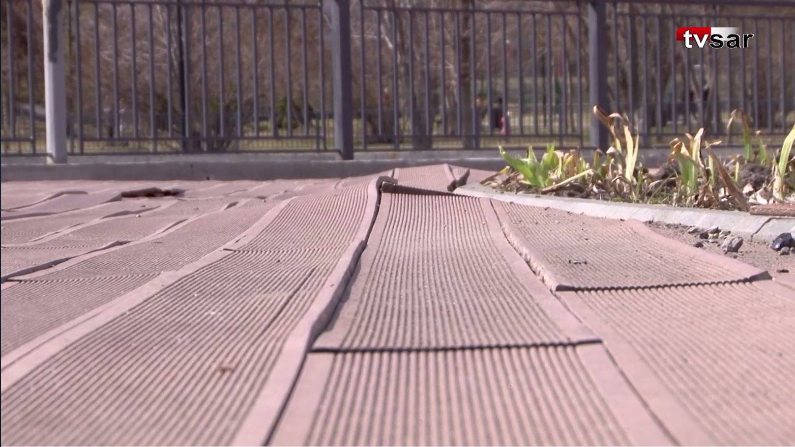 Саратовцы обеспокоены состоянием смотровой площадки в сквере Героя Советского Союза смотреть онлайн