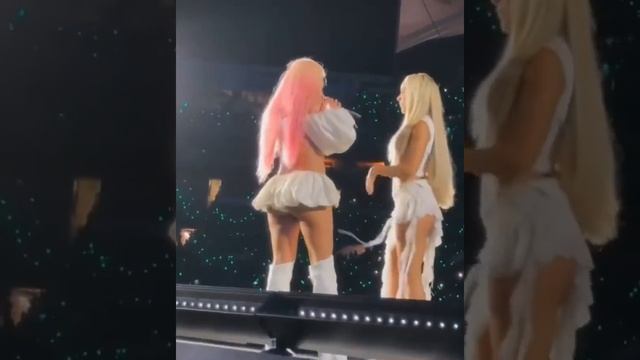 Karol G, Bad Gyal - KÁRMIKA (Hard Rock Stadium Live) смотреть онлайн