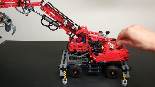 Lego Technic Material Handler review, set 42144 смотреть онлайн