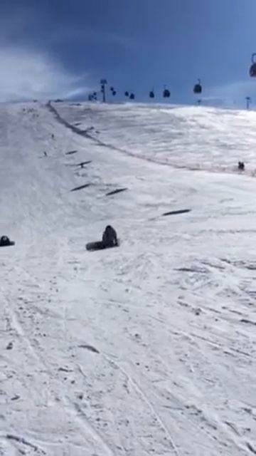 Личинка сноубордиста на Эрджиесе). Вспоминаем, как летать и ползать! Snowboarder Larva on Erciyes). смотреть онлайн