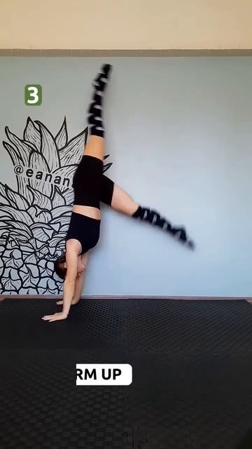 Easy Handstand Tutorial 👍 #shorts #stretching #homeworkout #gymnast #yoga #handstand #tutorial