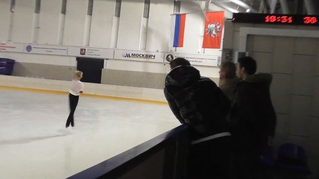 Никита Сарновский готовится к Произвольной программе.Тренер Евгений Плющенко смотреть онлайн