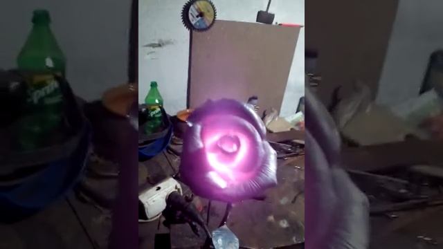 Процесс изготовления кованой розы .. смотреть онлайн