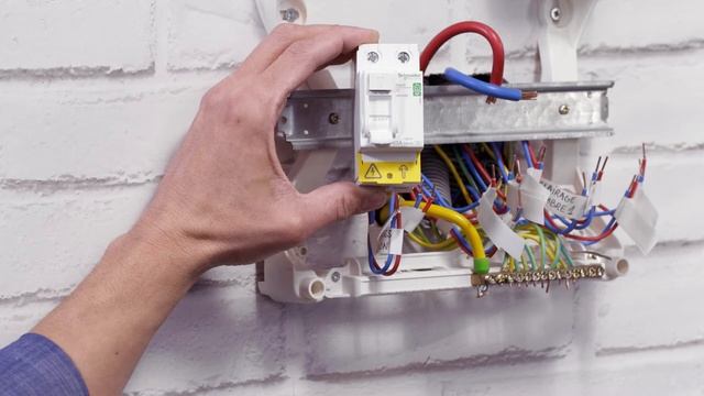Rénover un tableau avec des disjoncteurs peignables Resi9 XP Schneider Electric смотреть онлайн