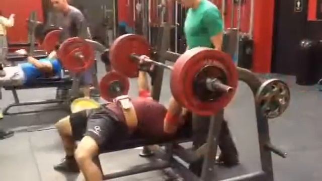 325 & 335 Bench смотреть онлайн