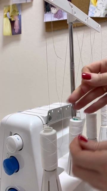 Как легко поменять нитки на оверлоке.