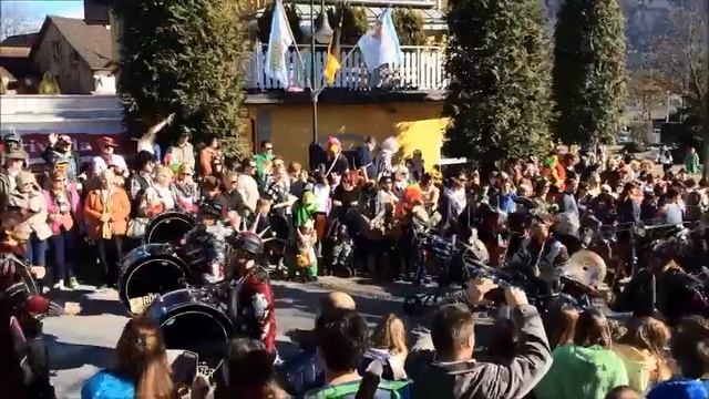 Super Stimmung am Fasnachtsumzug in Mauren! смотреть онлайн