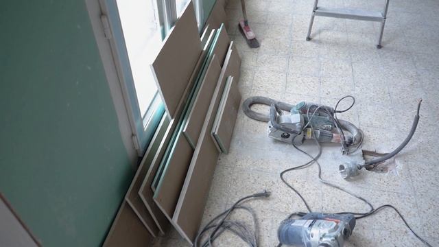 VLOG RENOVATION - Encore des FISSURES, suite du DOUBLAGE des murs et dernières SAIGNEES pour la sdb смотреть онлайн