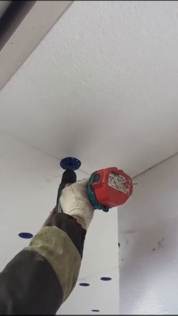 Фиксация пенопласта прижимной втулкой с оцинкованным саморезом смотреть онлайн