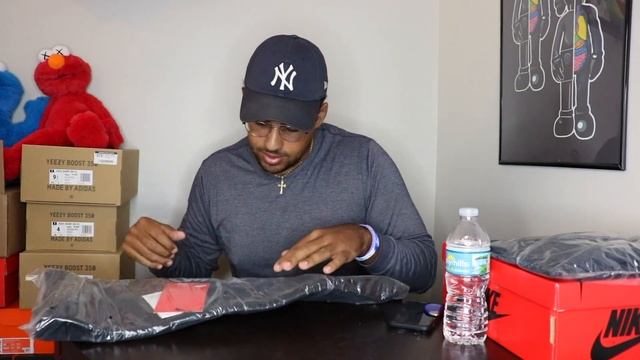 Guess What Crazy Old/Brand New Nikes are in this Mystery Box! смотреть онлайн