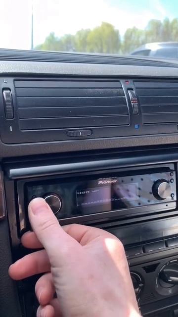 Как думаете ей понравилось? #bassecurity #caraudio #bmwe38 #bass #bumerbs #автозвук смотреть онлайн