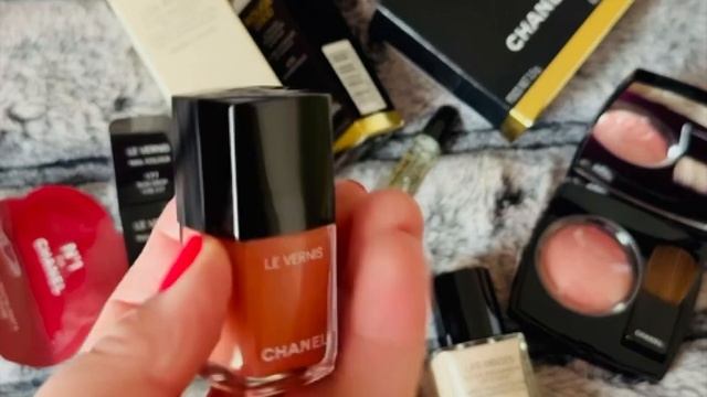 Распаковка🛍️ от Chanel , летний период , Флюид-хайлайтер для естественного сияния кожи лица и тела💥 смотреть онлайн