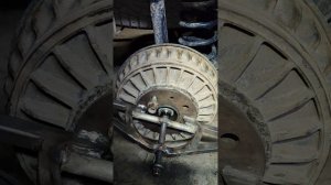 как  снять тормозной барабан лада ларгус, рено логан, сандеро, самодельный съëмник.