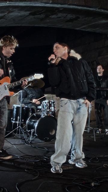 «Чувствами до неба
Мы на пол пути к забвению..» ✨ Как вам сниппет новой песни Вани? смотреть онлайн