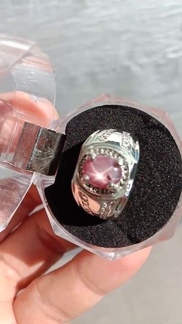 Mirah Hati Unik (Ruby Madagascar Star)