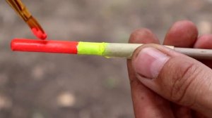 Чувствительный поплавок для рыбалки на удочку весной. Карася видим как только понюхает наживку.