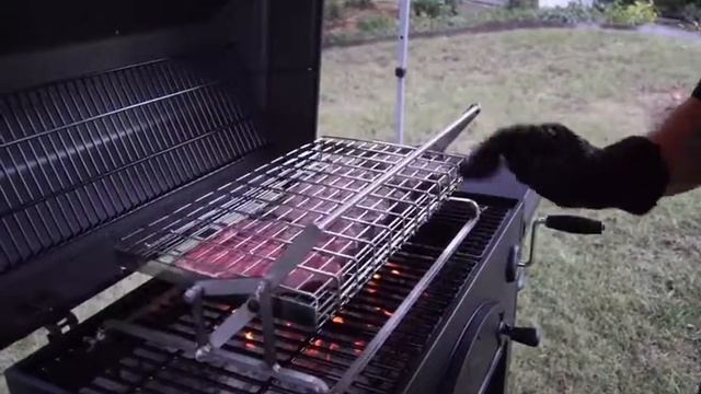 Flippin' BBQ Grill Grilled steak flipping смотреть онлайн