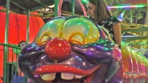 Анапа. Детский аттракцион "Гусеница" в парке. Весело катаемся. Сериал "Отдых в Анапе".