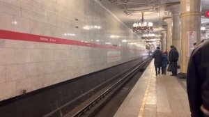 «Экскурсия на ретрике!» Ретро-метропоезд Е/Ема/Емх (81-703/705/706) на ст.м.Автово