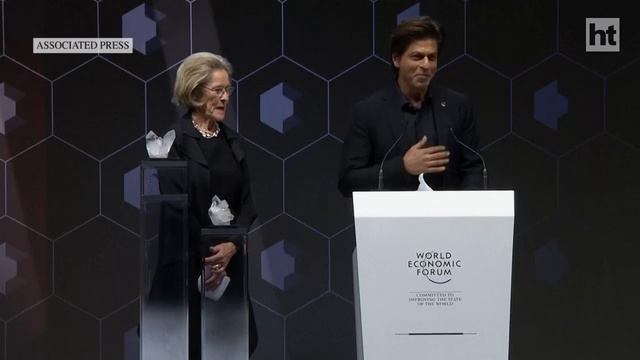 Shah Rukh Khan has a fan boy moment in Davos смотреть онлайн
