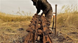 Забрать любой ценой! Достаём монстра. Коп металлолома вытягиваем из земли находку.