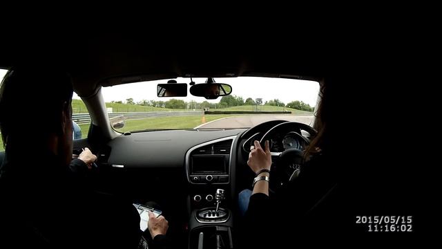 Onboard footage Audi R8 round Thruxton 120MPH! смотреть онлайн