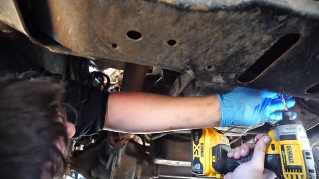 Teaching a 5 year old Truck and Tranny maintenance! смотреть онлайн