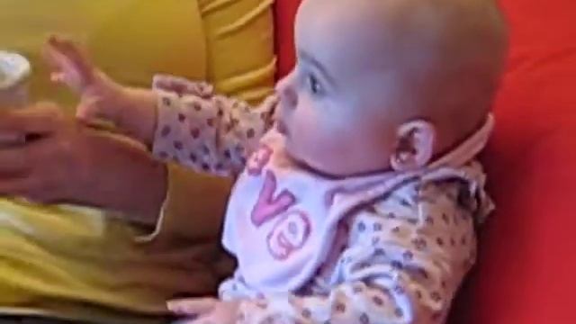 Lili and her first solid meal!!! смотреть онлайн