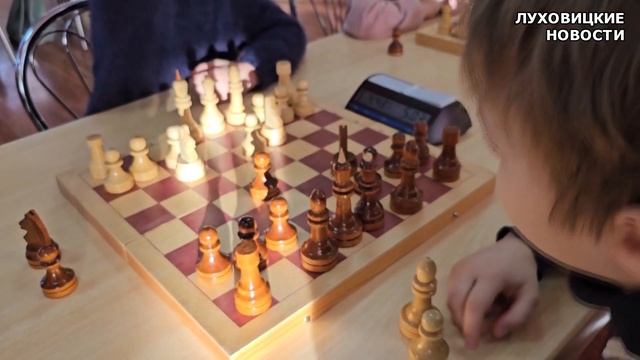 Открытый рождественский блицтурнир по шахматам «Юные чемпионы» прошел в городе Луховицы смотреть онлайн