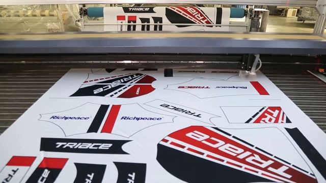 Richpeace Large Size Working Area Laser Cutting Machine with Duuble Camera System смотреть онлайн