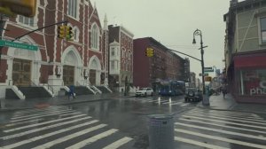 🌧️🚶♂️ Прогулка в дождливый день по Гринпойнту, Бруклин в формате 4K