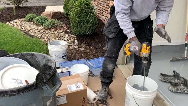 Replacing a NOT professionally installed epoxy garage floor. Acid etching failed...AGAIN смотреть онлайн