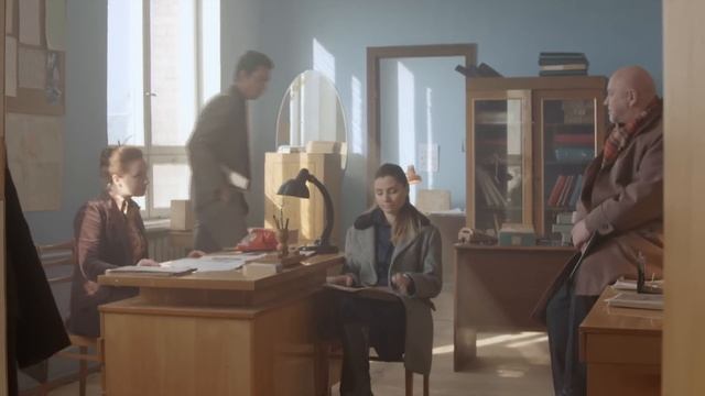 СЦЕНАРИСТКУ НАШЛИ БЕЗ ПРИЗНАКОВ ЖИЗНИ, А С ЕЕ ПАЛЬЦА ПРОПАЛО КОЛЬЦО В ВИДЕ БАБОЧКИ | ВЕЩДОК смотреть онлайн