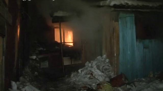 Серьёзный пожар в Астрахановке смотреть онлайн