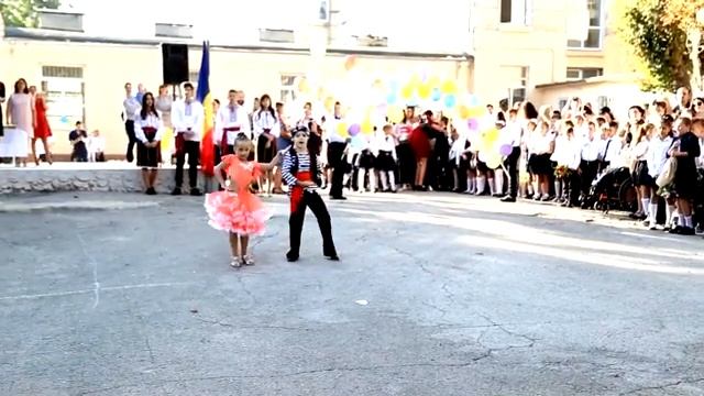 Arina Grabovscaia eleva clasa 1 . Дети танцуют латино. 1 класс. Танцы для детей в Кишиневе. смотреть онлайн